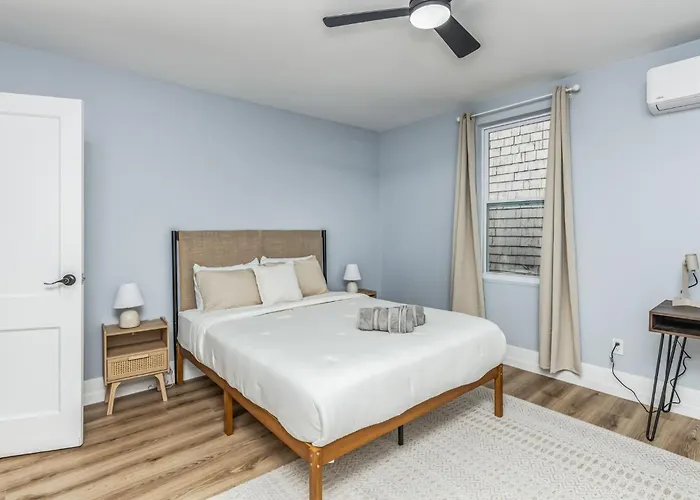 Stylish Modern Near Downtown | Sleeps 7 Pittsburgh