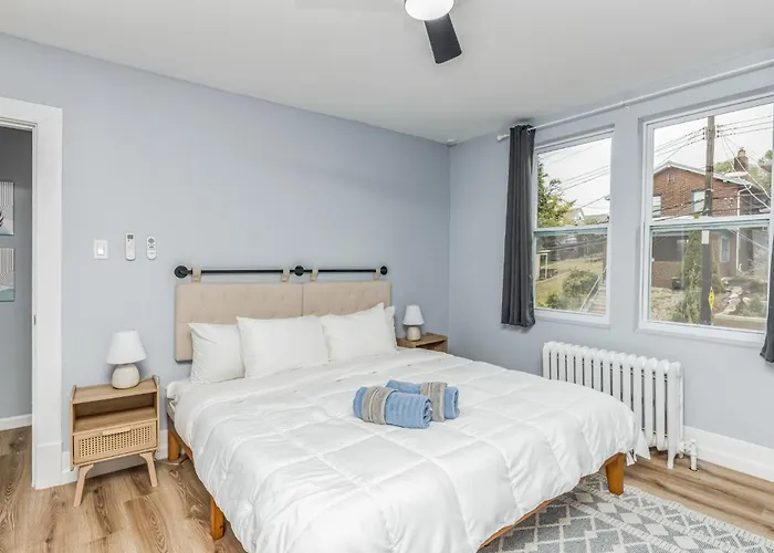 Stylish Modern Near Downtown | Sleeps 7
