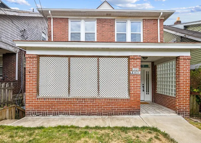 Apartment Stylish Modern Near Downtown | Sleeps 7 Pittsburgh