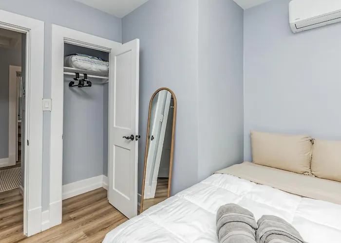 Stylish Modern Near Downtown | Sleeps 7 * Pittsburgh