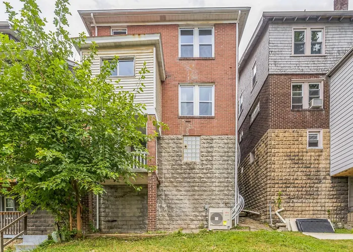 Stylish Modern Near Downtown | Sleeps 7 * Pittsburgh